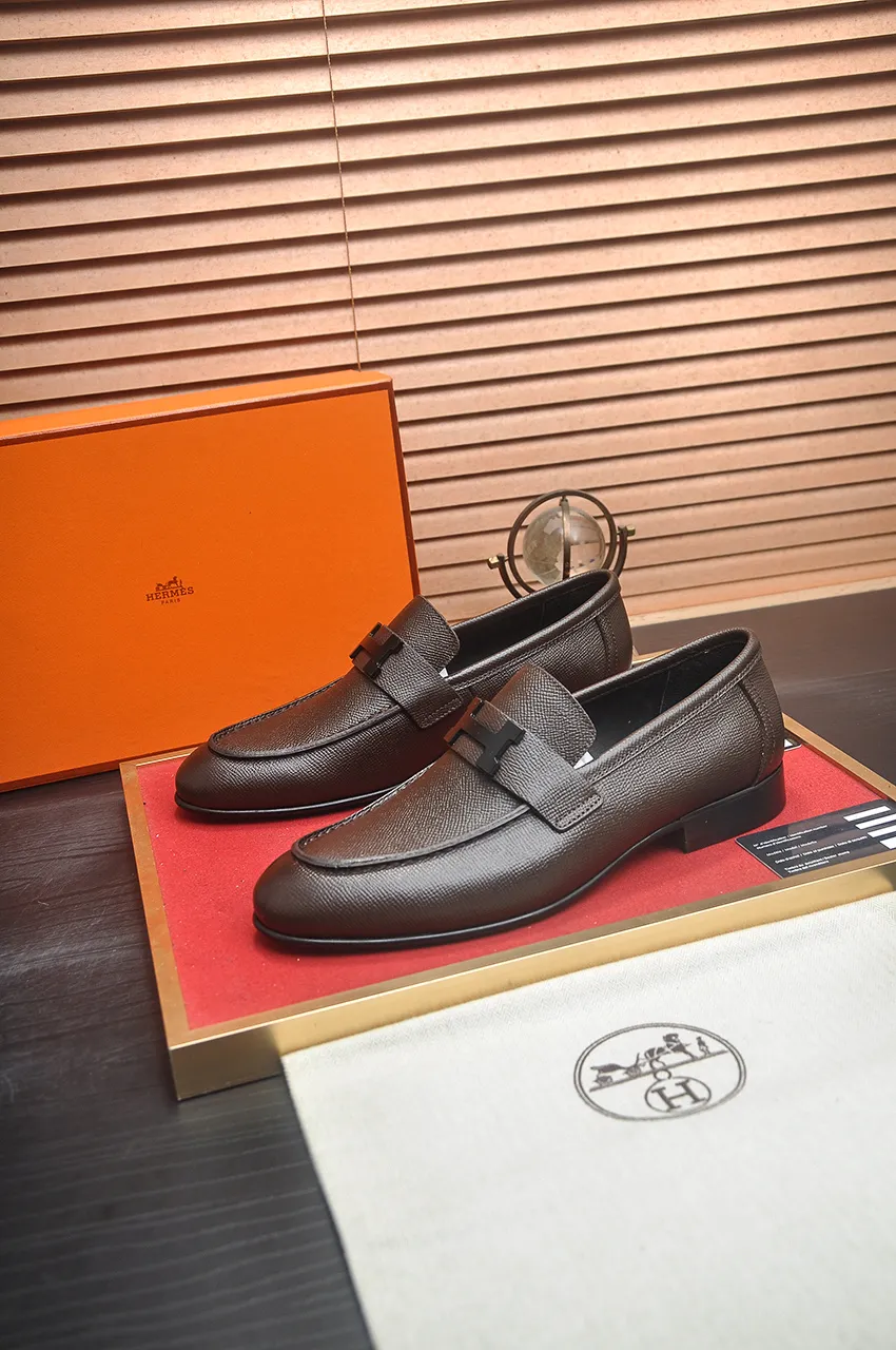Men's shoes💰540💶[HERMES] (cowhide lining)🍀Italian top luxury🍀He does not pursue novel styles and gorgeous colors, but attracts the favor of successful men with his flawless, elegant and classic style. Formal leather shoes This very comfortable, simple and stable style allows you to easily match any style! The pattern is absolutely 1:1 refined from the original case, and we strive for excellence in materials, imported cowhide + cowhide lining💪💪💪extraordinary texture👍! .Code number: 39-45 (45 customized)